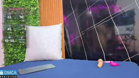 Tay online show from 10/07/25, 03:14