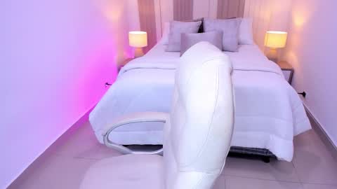 Snapshot of taylorr_hills chatting on 10/14/25, 07:47 Taylor online show from 10/14/25, 07:47