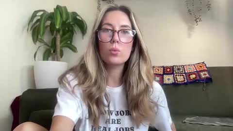 Snapshot of taylorslittlekingdom chatting on 09/16/25, 03:40 Taylor online show from 09/16/25, 03:40