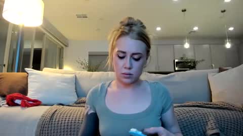 Snapshot of taylorxxxrae chatting on 02/06/26, 03:22 Taylor Rae online show from 02/06/26, 03:22