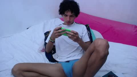 Snapshot of tayronx33 chatting on 12/17/24, 04:11 Tayron online show from 12/17/24, 04:11