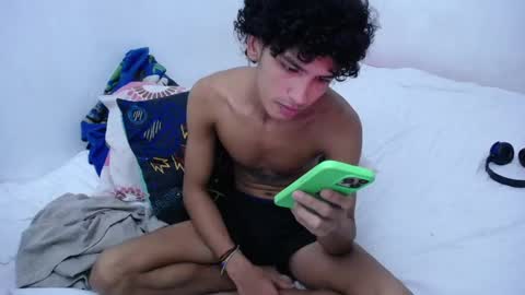 Snapshot of tayronx33 chatting on 12/29/24, 07:11 Tayron online show from 12/29/24, 07:11