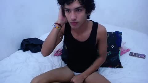 Snapshot of tayronx33 chatting on 01/04/25, 04:43 Tayron online show from 01/04/25, 04:43