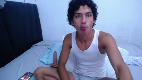 Snapshot of tayronx33 chatting on 03/04/25, 09:32 Tayron online show from 03/04/25, 09:32