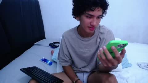 Snapshot of tayronx33 chatting on 03/06/25, 06:48 Tayron online show from 03/06/25, 06:48