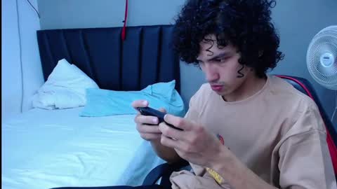 Snapshot of tayronx33 chatting on 10/08/25, 06:49 Tayron online show from 10/08/25, 06:49