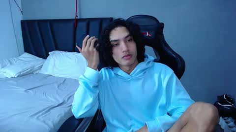 Snapshot of tayronx33 chatting on 02/06/26, 10:35 Tayron online show from 02/06/26, 10:35