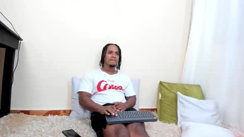 Snapshot of taysonysasha chatting on 10/10/25, 10:20 ask for cum online show from 10/10/25, 10:20