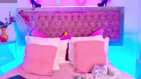 Sofia online show from 11/07/25, 01:33