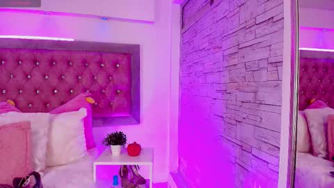 Sofia online show from 12/04/25, 01:53