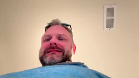 Snapshot of tbiz82 chatting on 11/26/25, 04:24 Tbiz82 online show from 11/26/25, 04:24