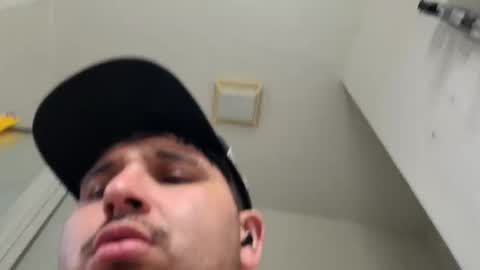 Snapshot of tboy833 chatting on 09/27/25, 08:47 Luis online show from 09/27/25, 08:47