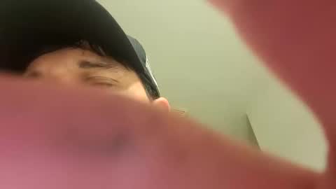 Snapshot of tboy833 chatting on 10/11/25, 08:02 Luis online show from 10/11/25, 08:02