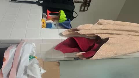 Snapshot of tboy833 chatting on 10/21/25, 01:50 Luis online show from 10/21/25, 01:50