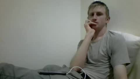Snapshot of tcute0 chatting on 03/11/26, 01:44 tcute0 online show from 03/11/26, 01:44