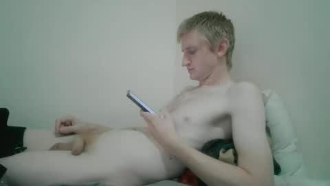 Snapshot of tcute0 chatting on 05/08/26, 12:27 tcute0 online show from 05/08/26, 12:27