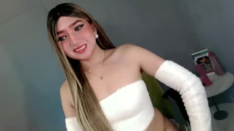 ellaine online show from 03/10/25, 09:51