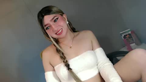 ellaine online show from 03/11/25, 01:05