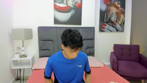 Snapshot of team_twinks chatting on 10/28/25, 02:42 Team Twinks online show from 10/28/25, 02:42