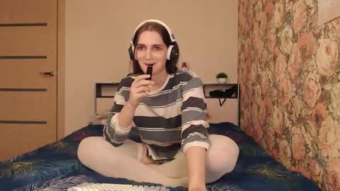 Snapshot of tearjuly chatting on 11/26/25, 09:32 July online show from 11/26/25, 09:32