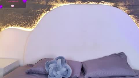 Snapshot of teasealicious chatting on 12/13/25, 07:53 Bruna online show from 12/13/25, 07:53