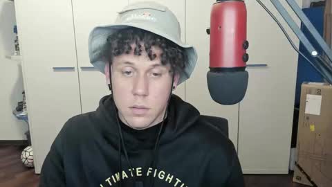 Snapshot of tedhmicro25 chatting on 02/13/25, 04:50 tedhmicro25 online show from 02/13/25, 04:50