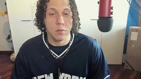 Snapshot of tedhmicro25 chatting on 02/21/25, 11:01 tedhmicro25 online show from 02/21/25, 11:01