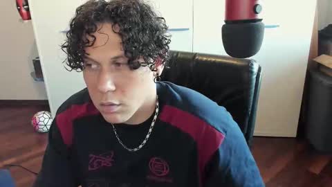 Snapshot of tedhmicro25 chatting on 10/18/25, 10:16 tedhmicro25 online show from 10/18/25, 10:16