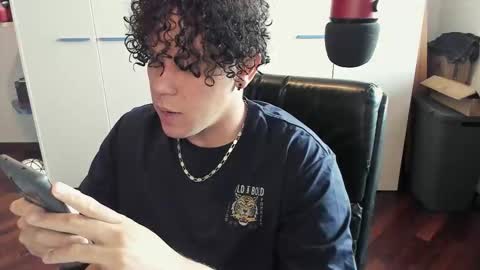 Snapshot of tedhmicro25 chatting on 10/19/25, 11:44 tedhmicro25 online show from 10/19/25, 11:44