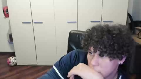 Snapshot of tedhmicro25 chatting on 10/24/25, 07:32 tedhmicro25 online show from 10/24/25, 07:32