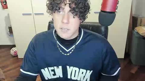 Snapshot of tedhmicro25 chatting on 11/08/25, 09:09 tedhmicro25 online show from 11/08/25, 09:09