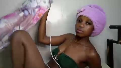 Snapshot of tee_maya chatting on 06/01/26, 02:35 Baby maya online show from 06/01/26, 02:35