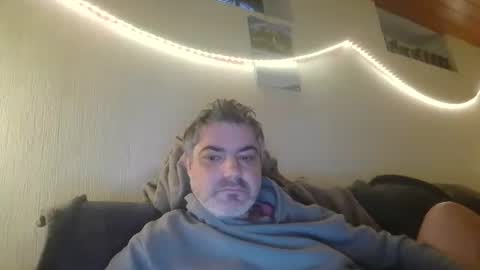 Snapshot of teeforyou chatting on 09/28/25, 05:29 Peter online show from 09/28/25, 05:29