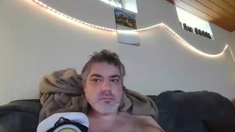 Snapshot of teeforyou chatting on 10/09/25, 10:57 Peter online show from 10/09/25, 10:57