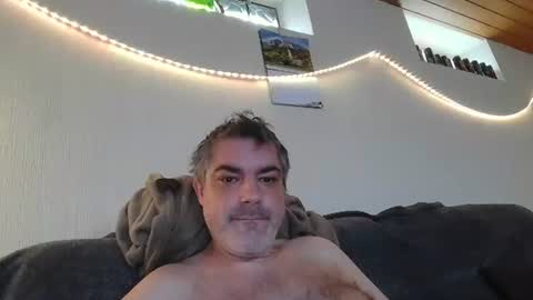 Snapshot of teeforyou chatting on 10/14/25, 10:49 Peter online show from 10/14/25, 10:49