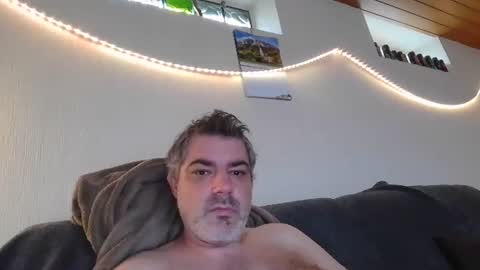 Snapshot of teeforyou chatting on 10/18/25, 11:44 Peter online show from 10/18/25, 11:44