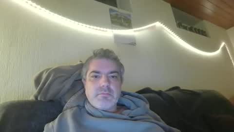 Snapshot of teeforyou chatting on 10/24/25, 03:47 Peter online show from 10/24/25, 03:47