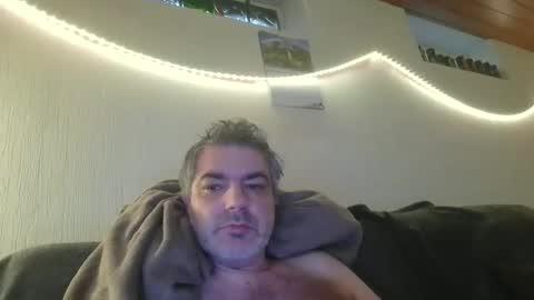 Snapshot of teeforyou chatting on 10/24/25, 03:52 Peter online show from 10/24/25, 03:52