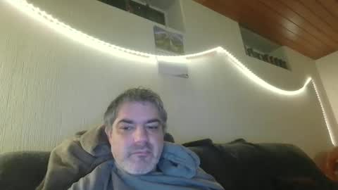 Snapshot of teeforyou chatting on 10/25/25, 03:58 Peter online show from 10/25/25, 03:58