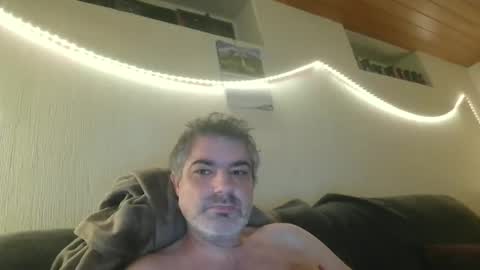 Snapshot of teeforyou chatting on 10/27/25, 05:06 Peter online show from 10/27/25, 05:06