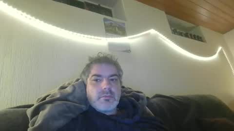 Snapshot of teeforyou chatting on 10/28/25, 05:11 Peter online show from 10/28/25, 05:11