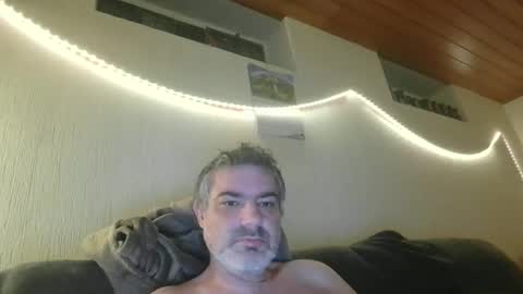 Snapshot of teeforyou chatting on 10/30/25, 07:58 Peter online show from 10/30/25, 07:58