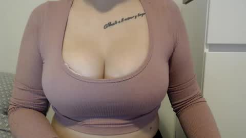 Teeyara  online show from 10/31/25, 09:43