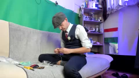 Snapshot of telepaticman chatting on 11/28/25, 12:41 Virg Lszl online show from 11/28/25, 12:41