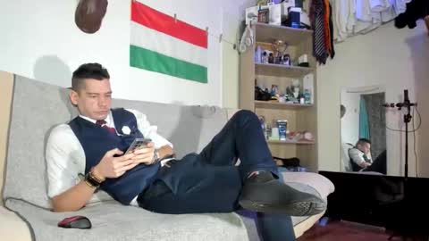 Snapshot of telepaticman chatting on 12/15/25, 04:39 Virg Lszl online show from 12/15/25, 04:39