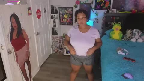 Snapshot of temptressbeauty24 chatting on 10/05/25, 03:38 Gaia online show from 10/05/25, 03:38