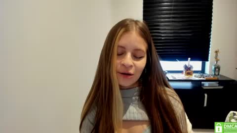 Snapshot of temptressweet chatting on 06/18/26, 10:03 Scar online show from 06/18/26, 10:03