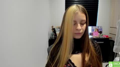 Snapshot of temptressweet chatting on 07/17/26, 10:36 Scar online show from 07/17/26, 10:36