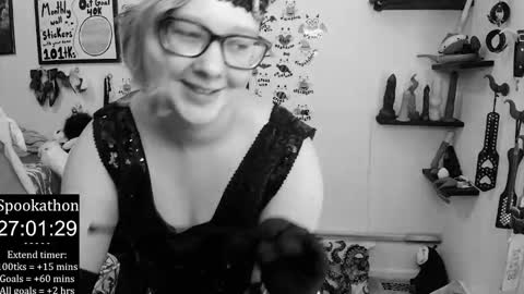 Snapshot of ten_tickle_pixie chatting on 10/23/25, 06:39 Pixie and Tentacle Overlord online show from 10/23/25, 06:39