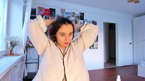 Snapshot of tenderalise chatting on 01/04/25, 10:16 tenderalise online show from 01/04/25, 10:16